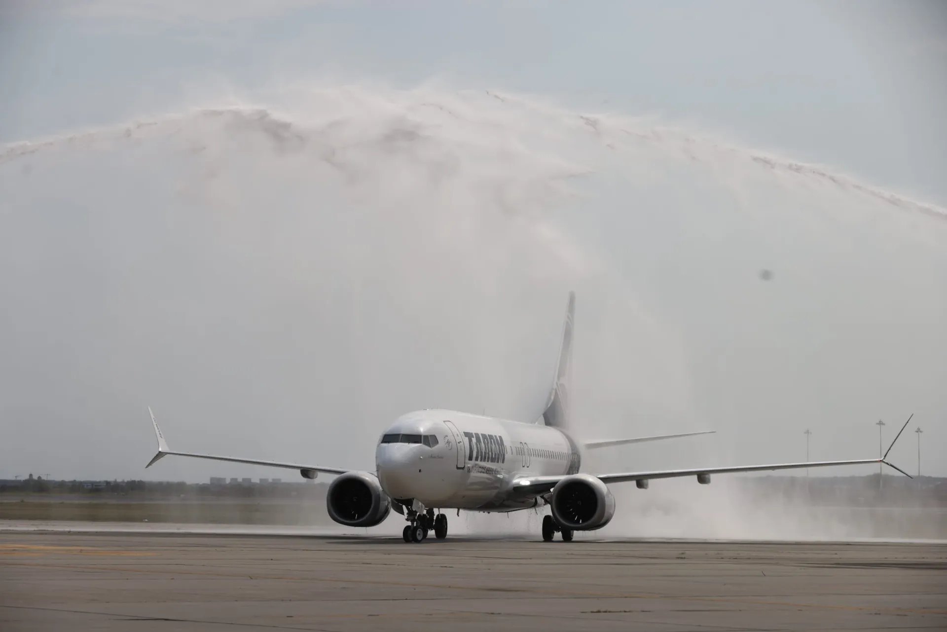 Primul Boeing 737 MAX intră de astăzi în flota TAROM